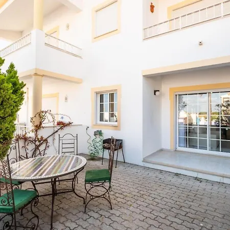 Nidio - Great Location