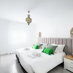 Nidio - Great Location